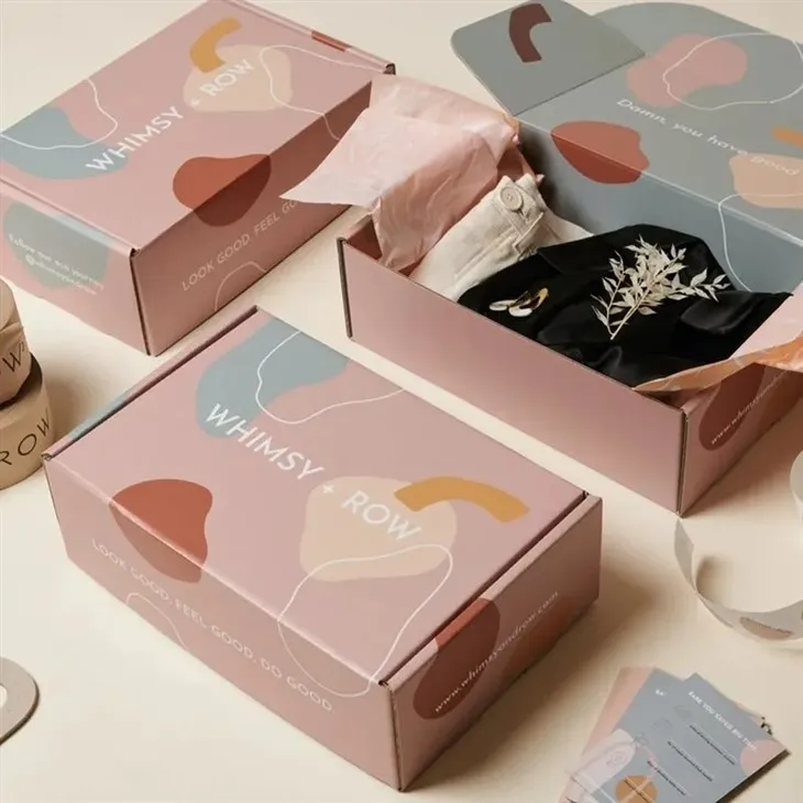 Cartons d'expédition ondulés avec logo personnalisé coloré