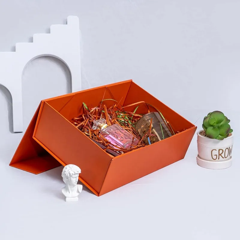 Boîte pliante avec fermeture magnétique