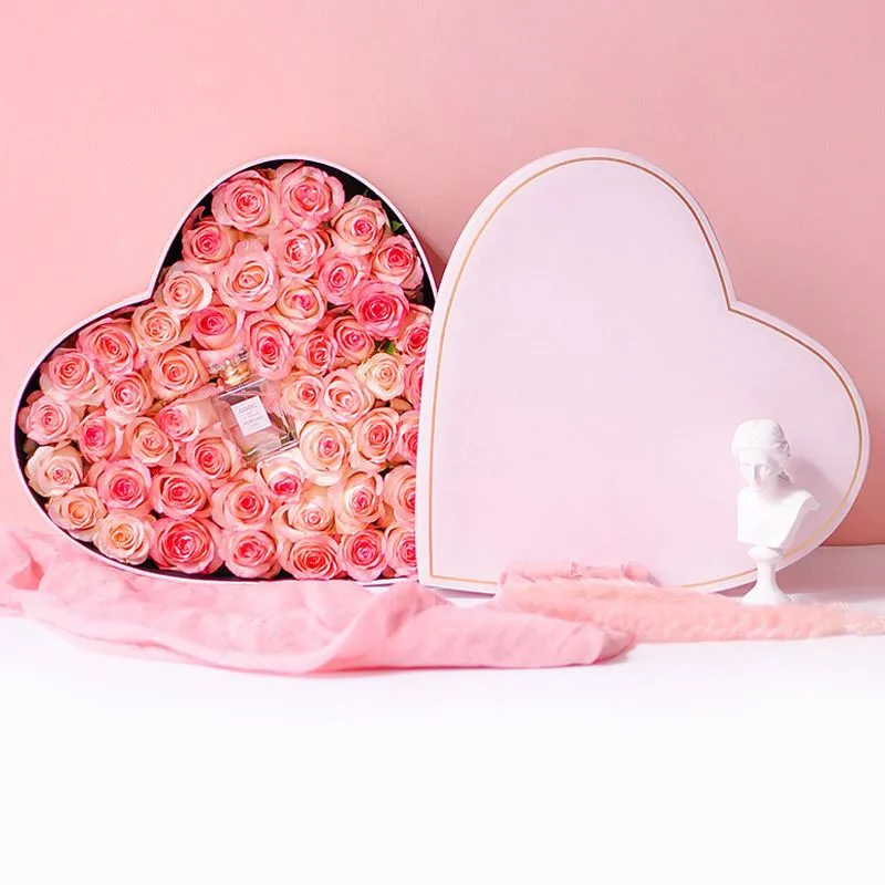 Boîte-cadeau en papier en forme de coeur