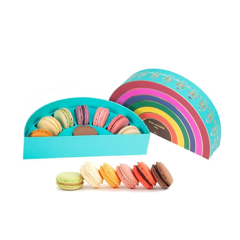Boîte à macarons arc-en-ciel