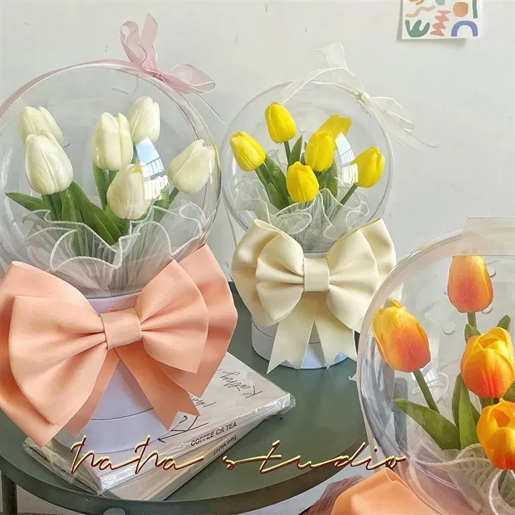 Boîtes à câlins cylindriques à boules à pompons Tulip