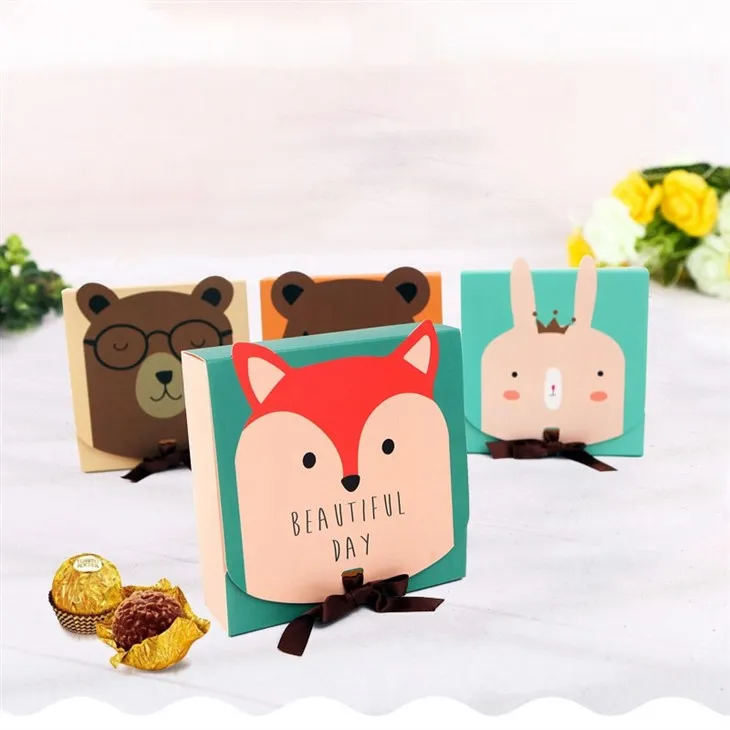 Jolies boîtes de bonbons au chocolat en forme de renards