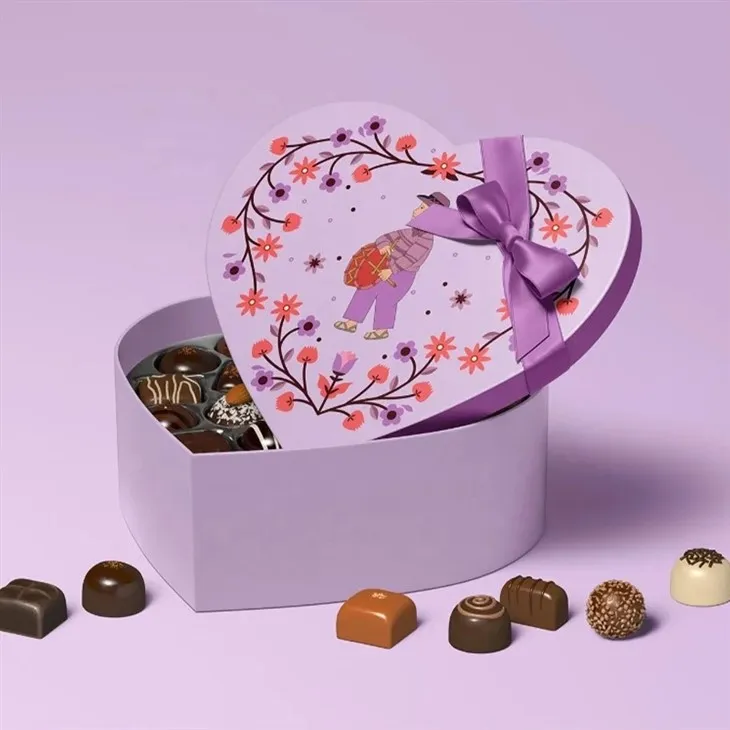 Boîte de chocolats de luxe en forme de cœur violet