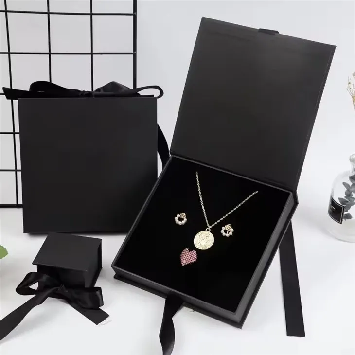 Coffrets cadeaux à bijoux à clapet multi-formes