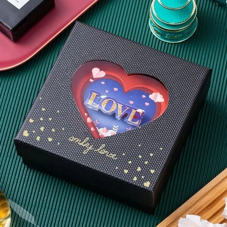 Coffret cadeau carré en carton rigide